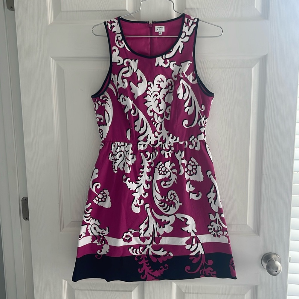 Crown & Ivy women’s dress Size 6.